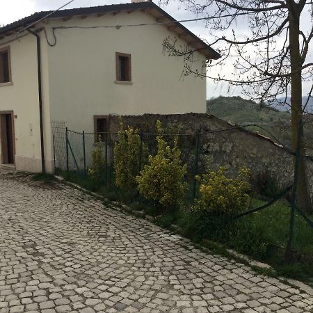 Вилла Montagna & Relax Кастель-ди-Сангро Экстерьер фото