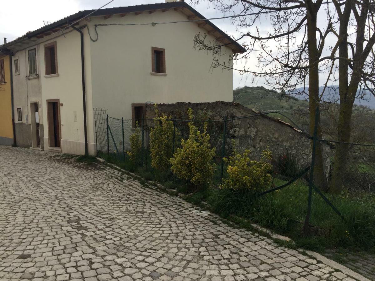 Вилла Montagna & Relax Кастель-ди-Сангро Экстерьер фото